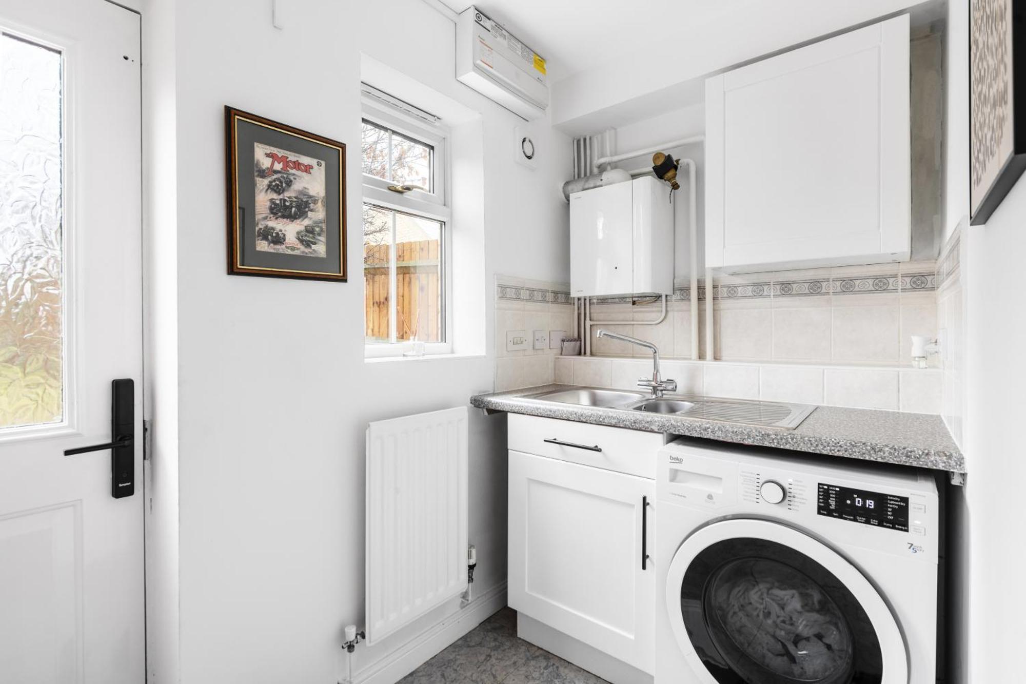 Luxurious 3 Bed House With Free Parking, Close To The Train Station & Town Braintree Exterior photo